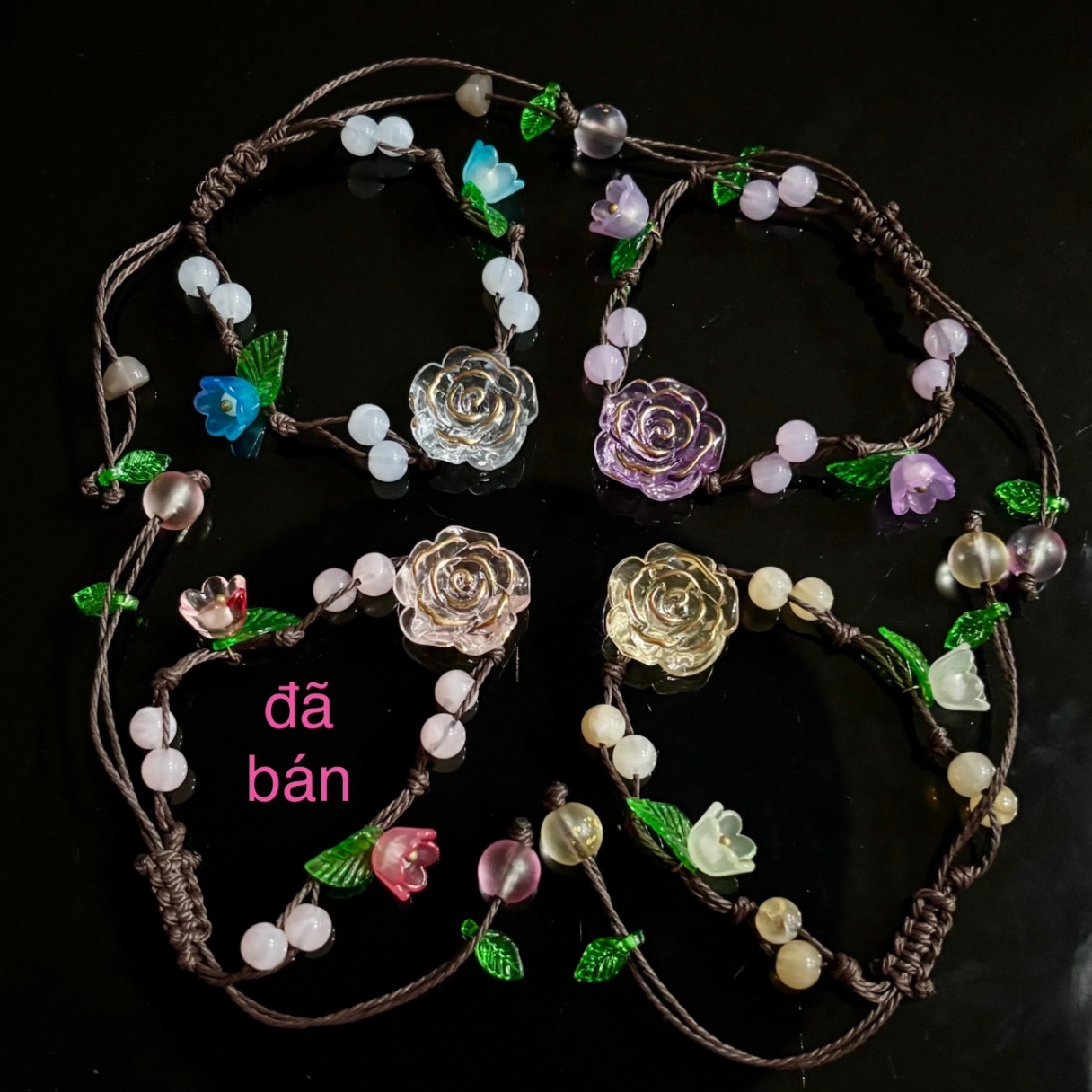 Vòng tay hoa và lá (phiên bản 2)